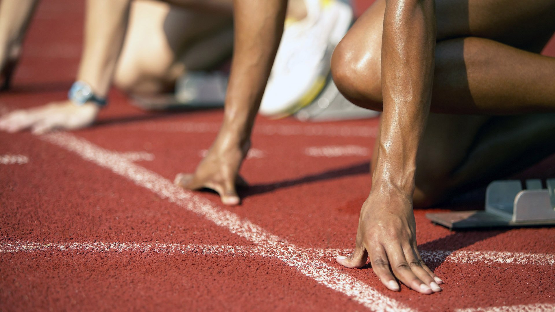 防守反击中场转换精准,无失误,防守反击动作